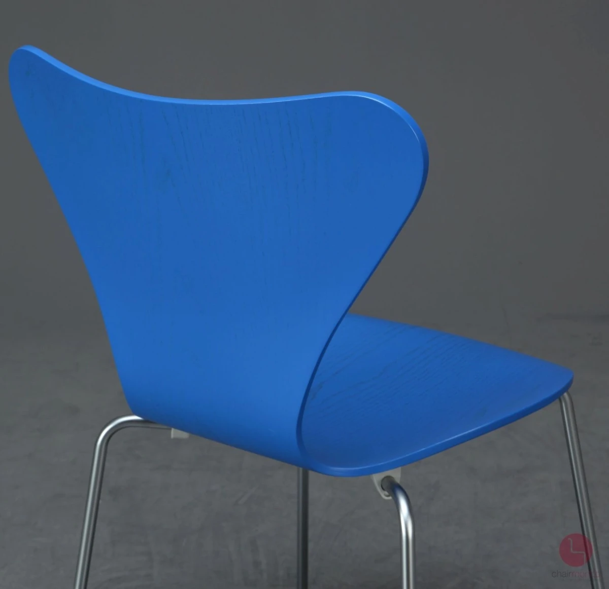 Fritz Hansen 3107 Serie 7 in Blau lackiert gebraucht Fritz Hansen 3107 Serie 7 in Blau lackiert gebraucht