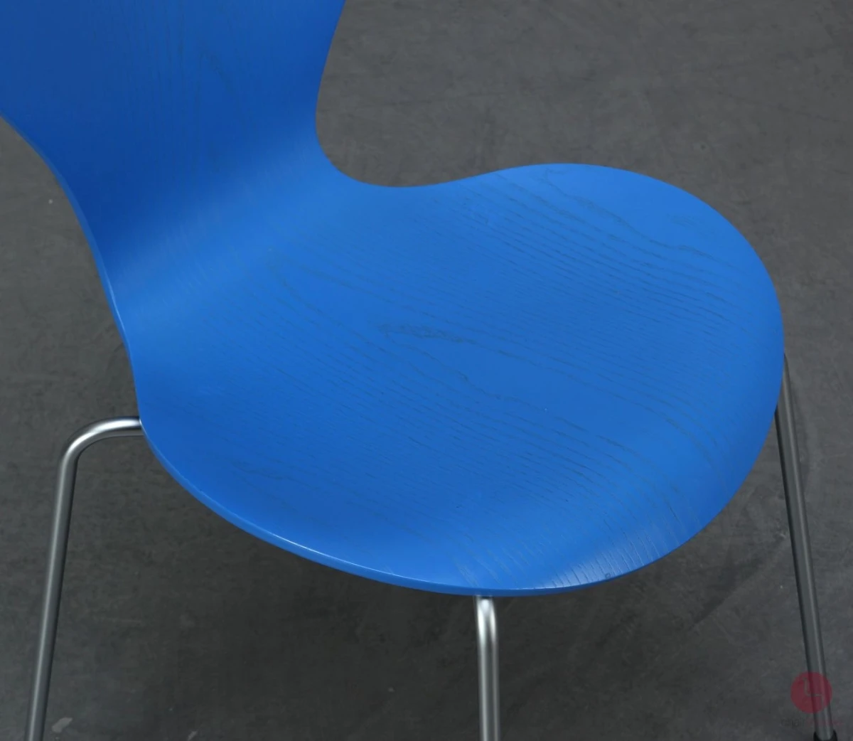 Fritz Hansen 3107 Serie 7 in Blau lackiert gebraucht Fritz Hansen 3107 Serie 7 in Blau lackiert gebraucht