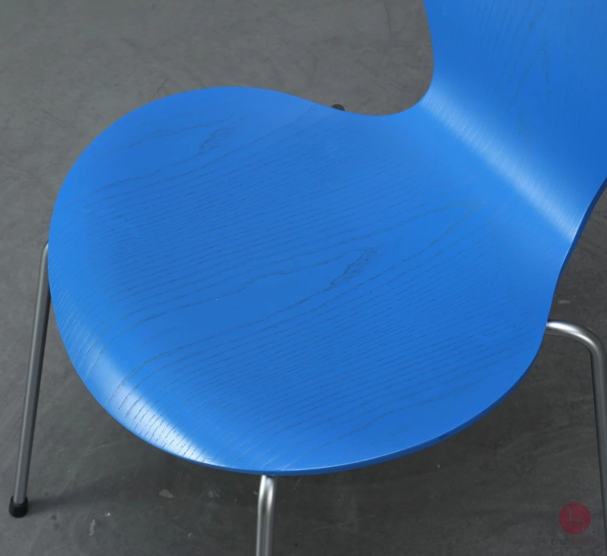 Fritz Hansen 3107 Serie 7 in Blau lackiert gebraucht Fritz Hansen 3107 Serie 7 in Blau lackiert gebraucht