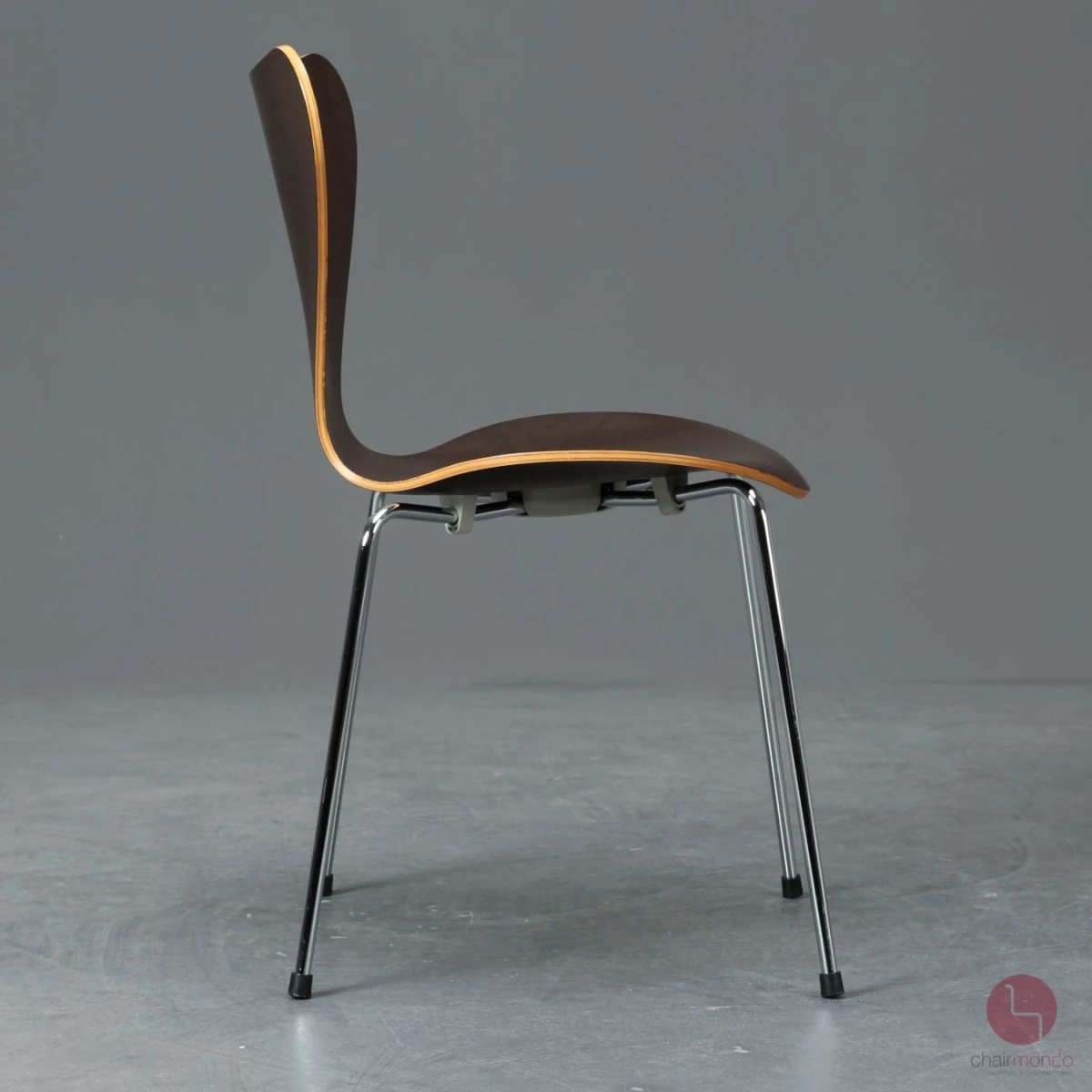Fritz Hansen 3107 Serie 7 in Eiche Dunkelbraun gebraucht Fritz Hansen 3107 Serie 7 in Eiche Dunkelbraun gebraucht