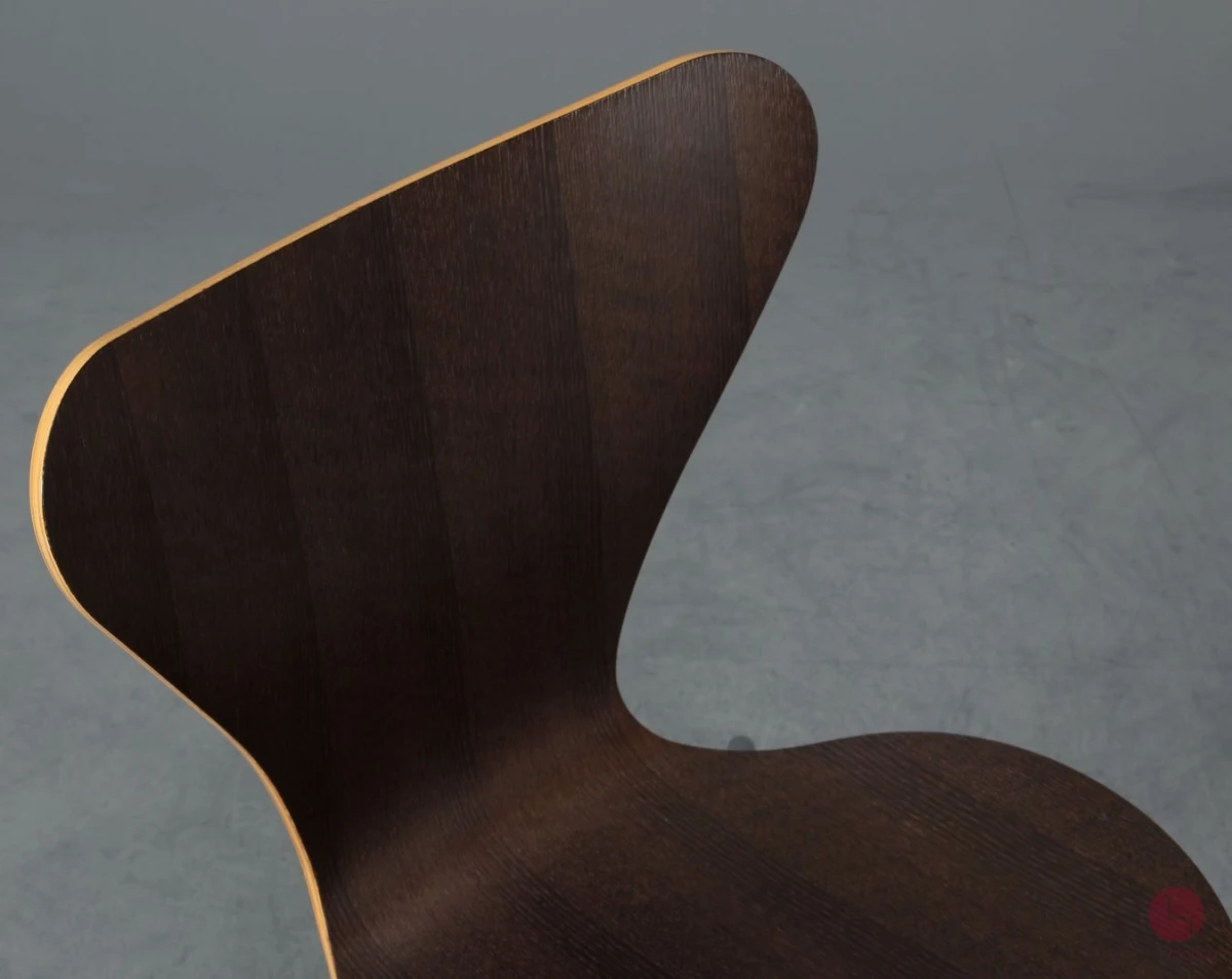 Fritz Hansen 3107 Serie 7 in Eiche Dunkelbraun gebraucht Fritz Hansen 3107 Serie 7 in Eiche Dunkelbraun gebraucht