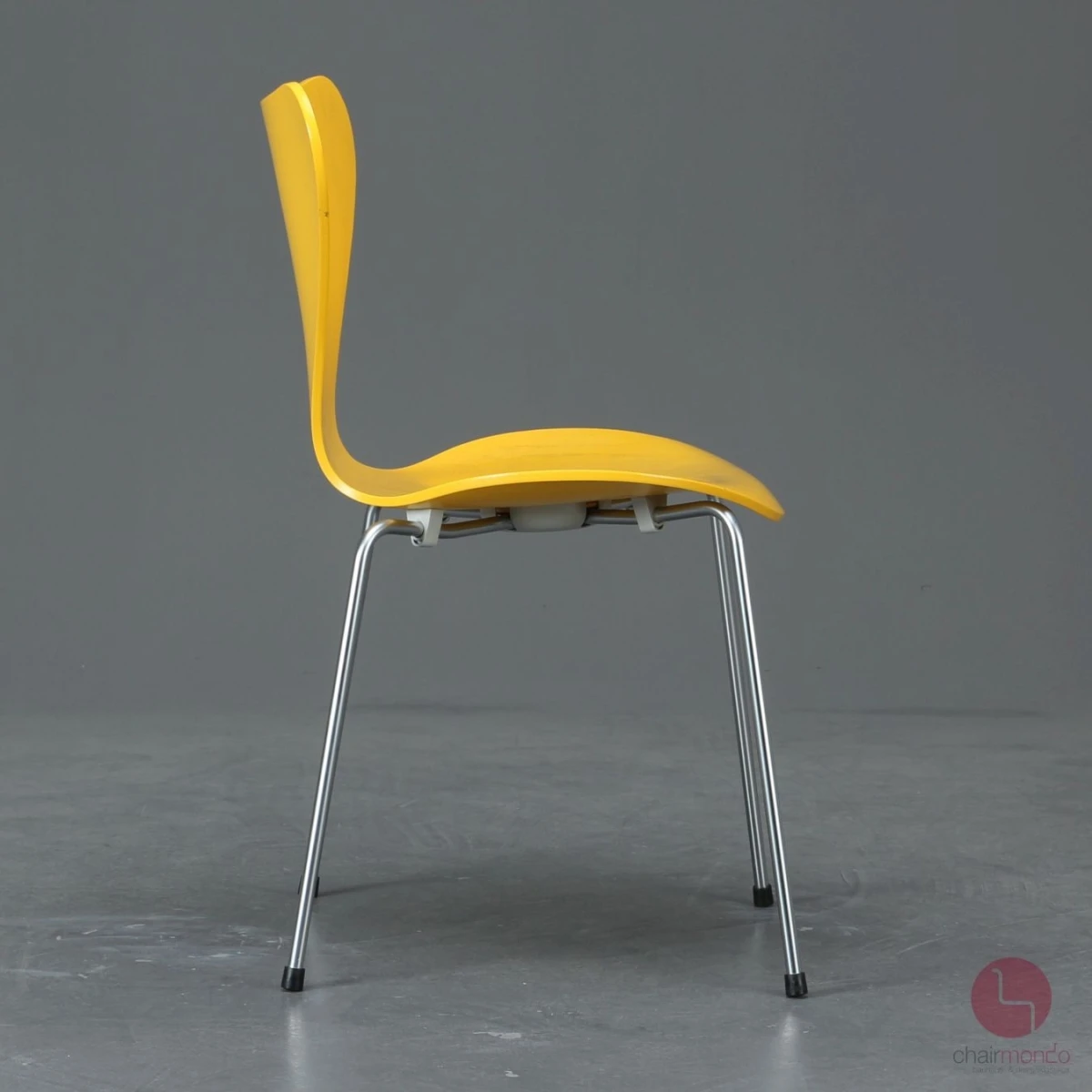 Fritz Hansen 3107 Serie 7 Gelb lackiert gebraucht Fritz Hansen 3107 Serie 7 Gelb lackiert gebraucht