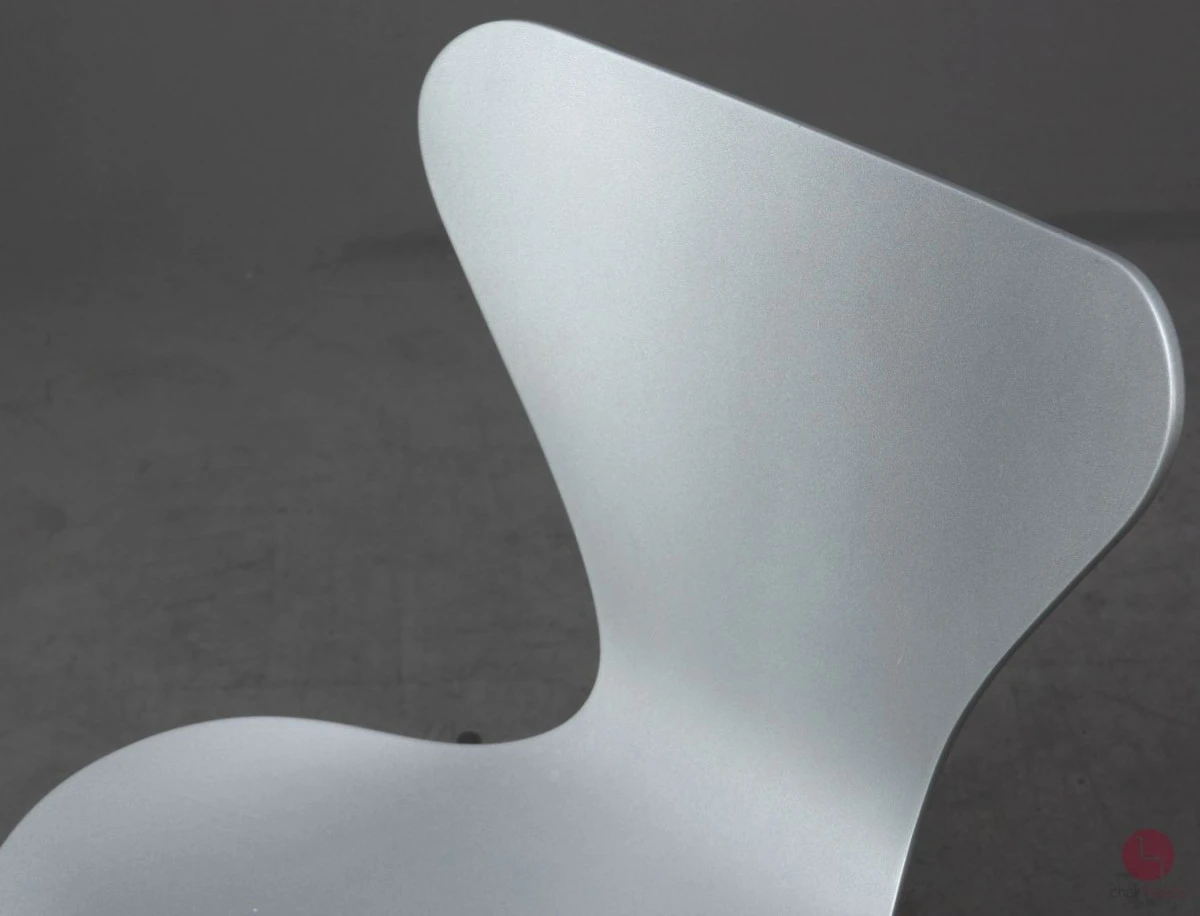 Fritz Hansen 3107 Serie 7 Stuhl in Silber gebraucht Fritz Hansen 3107 Serie 7 Stuhl in Silber gebraucht