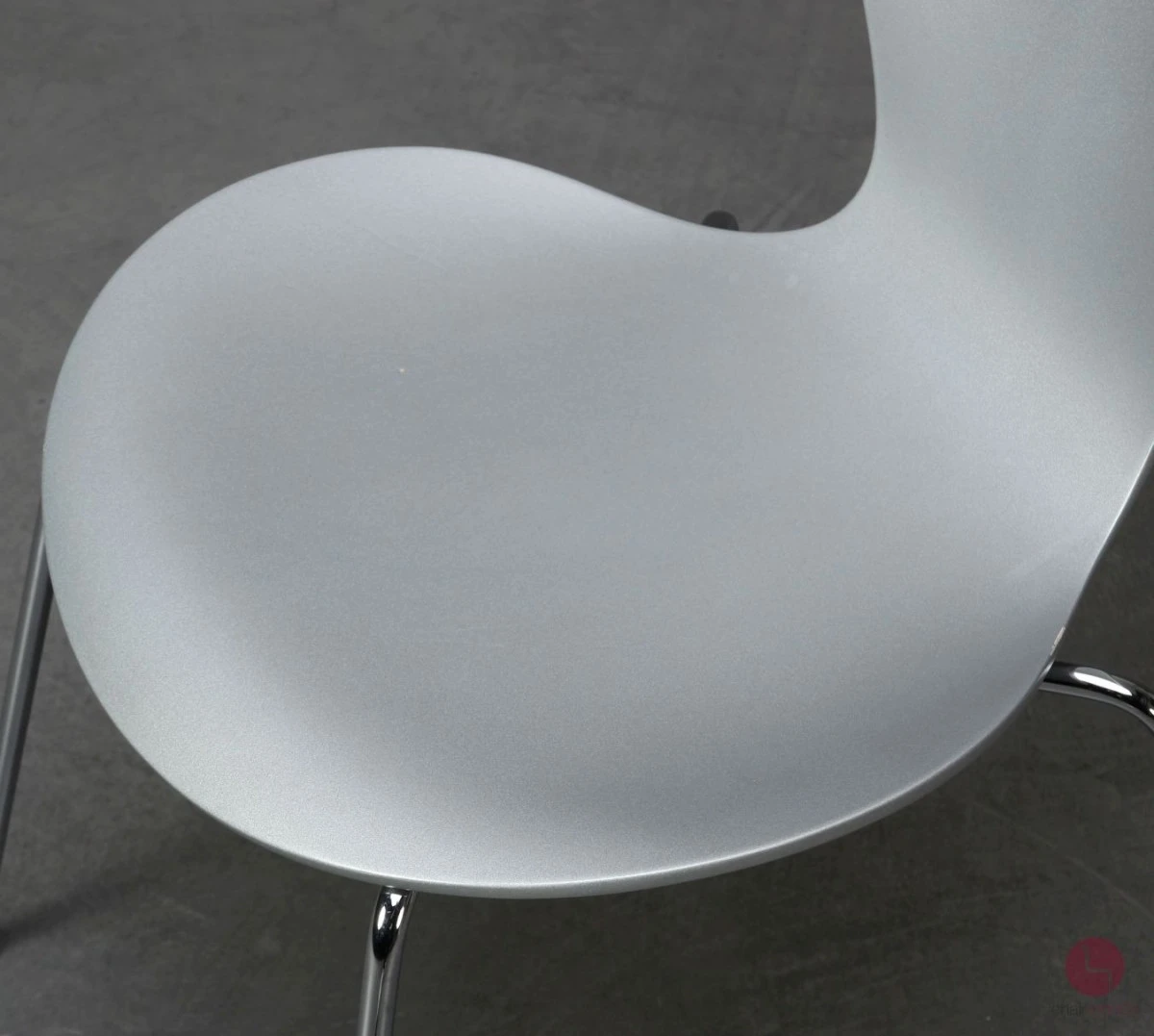 Fritz Hansen 3107 Serie 7 Stuhl in Silber gebraucht Fritz Hansen 3107 Serie 7 Stuhl in Silber gebraucht