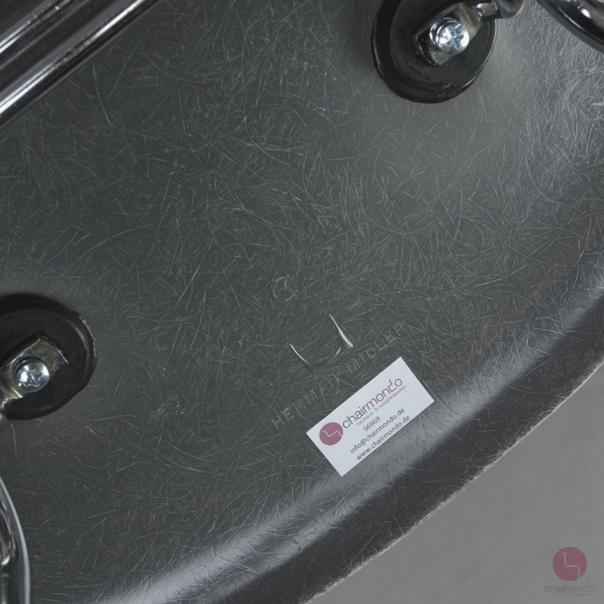 Herman Miller Eames Side Chair aus Fiberglas Grau gebraucht