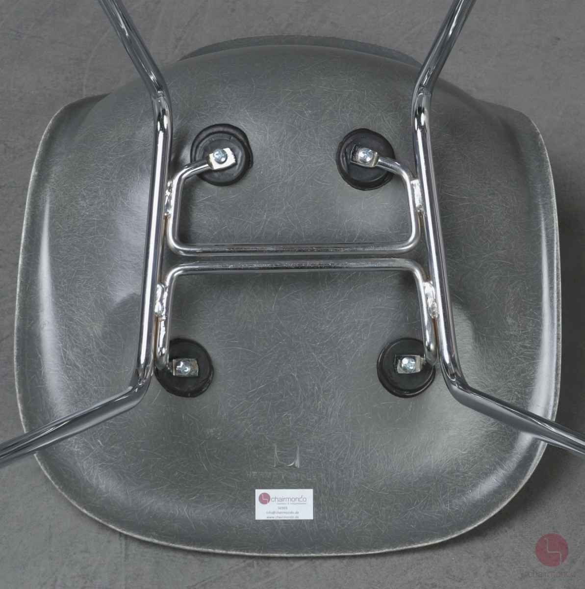 Herman Miller Eames Side Chair aus Fiberglas Grau gebraucht