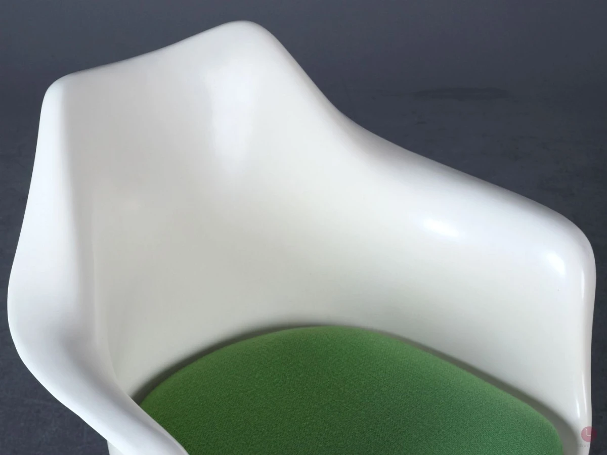 Knoll Tulip Chair Drehstuhl Weiß mit grünem Kissen gebraucht Knoll Tulip Chair Drehstuhl Weiß mit grünem Kissen gebraucht