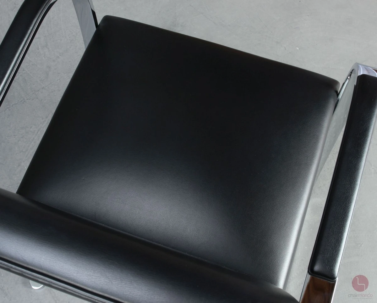Knoll Brno Freischwinger mit schwarzem Leder und verchromtem Gestell gebraucht Knoll Brno Freischwinger mit schwarzem Leder und verchromtem Gestell gebraucht