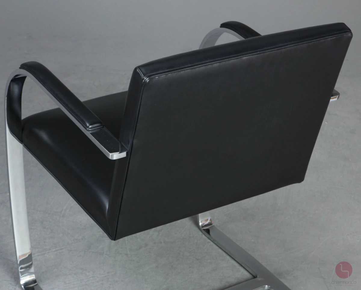 Knoll Brno Freischwinger mit schwarzem Leder und verchromtem Gestell gebraucht Knoll Brno Freischwinger mit schwarzem Leder und verchromtem Gestell gebraucht