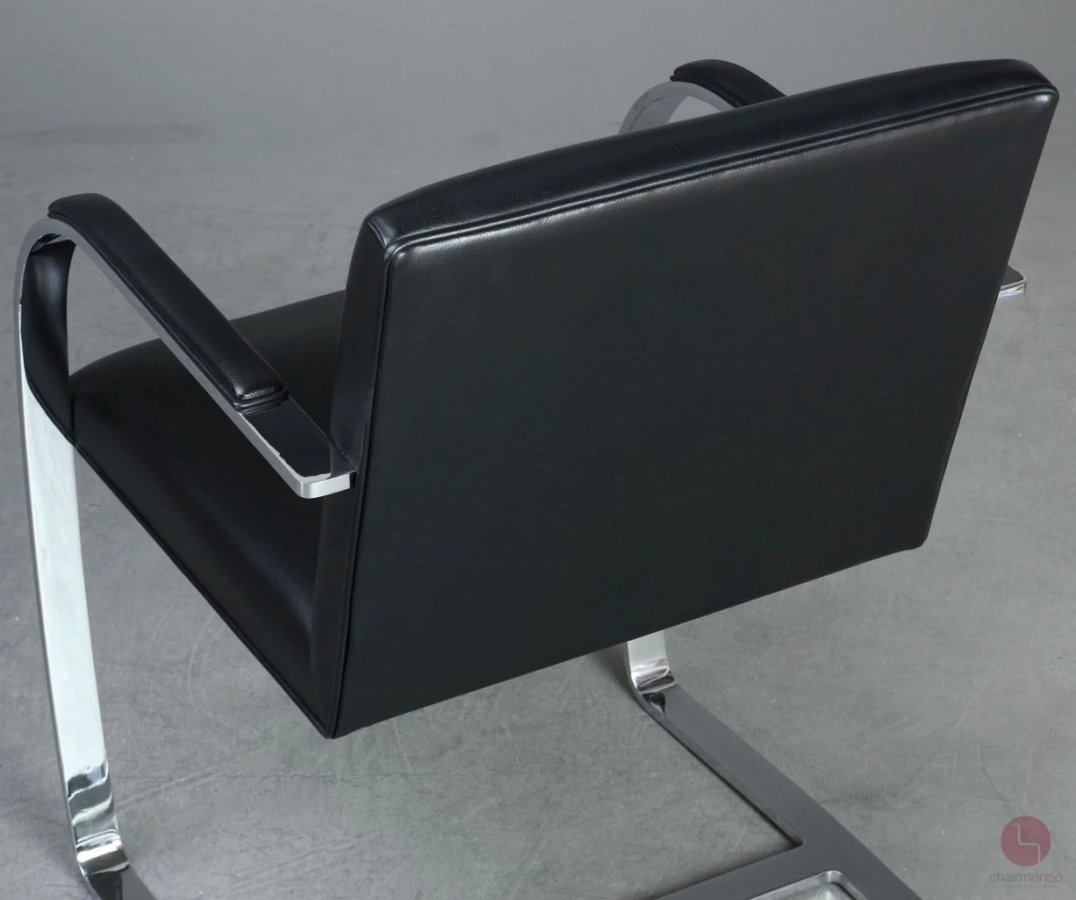Knoll Brno Freischwinger mit schwarzem Leder und verchromtem Gestell gebraucht Knoll Brno Freischwinger mit schwarzem Leder und verchromtem Gestell gebraucht