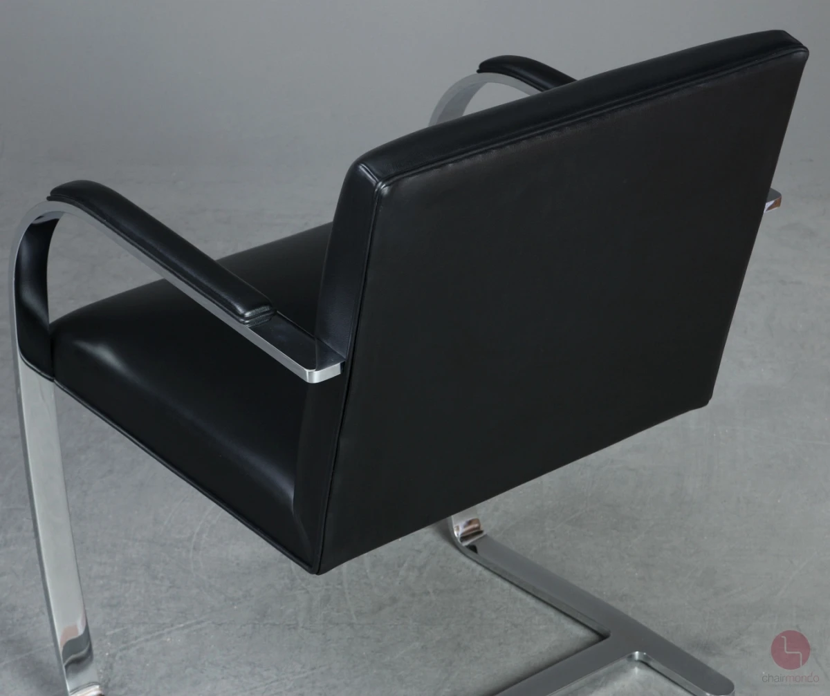 Knoll Brno Freischwinger mit schwarzem Leder und verchromtem Gestell gebraucht Knoll Brno Freischwinger mit schwarzem Leder und verchromtem Gestell gebraucht