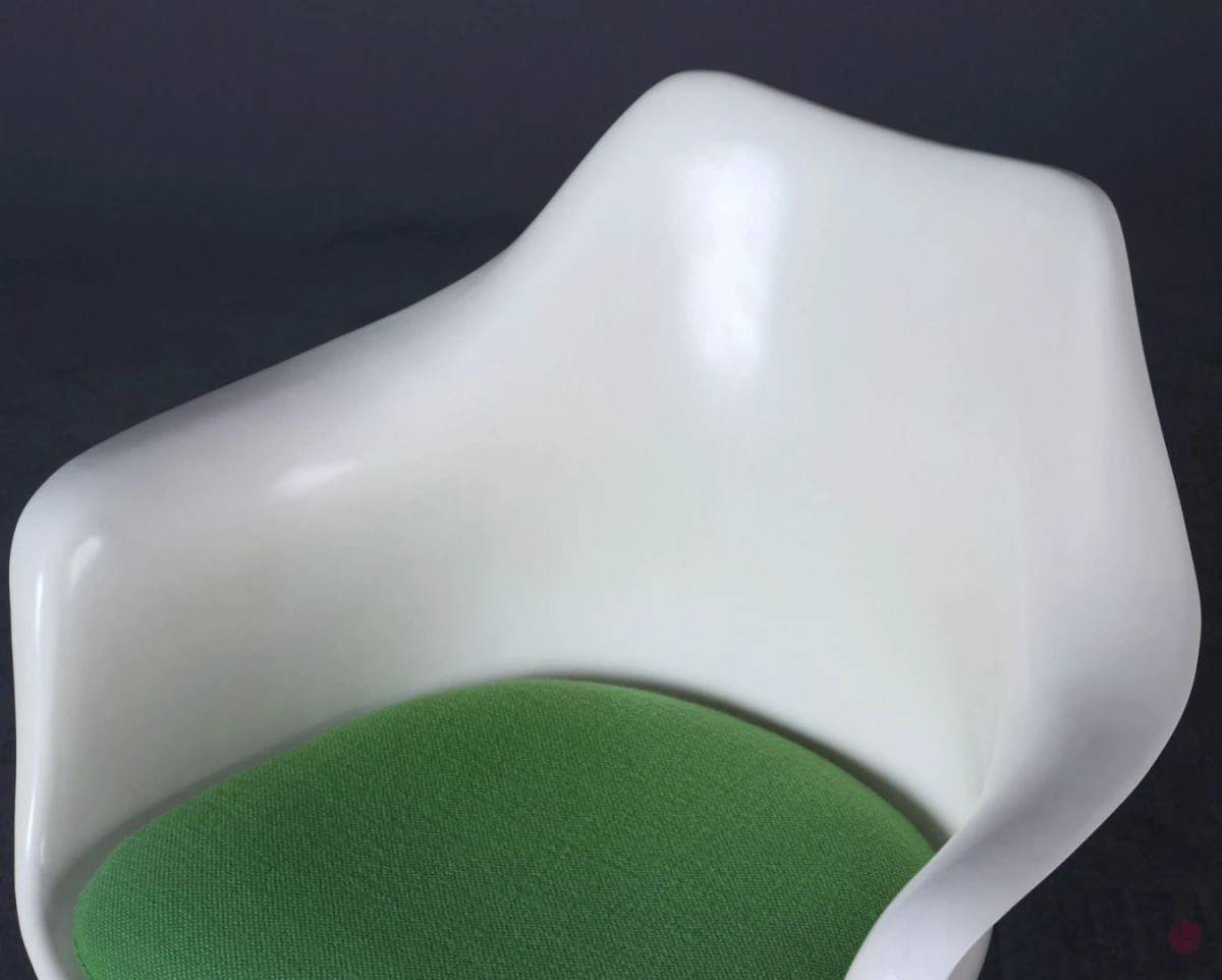 Knoll Tulip Chair Drehstuhl Weiß mit grünem Kissen gebraucht Knoll Tulip Chair Drehstuhl Weiß mit grünem Kissen gebraucht