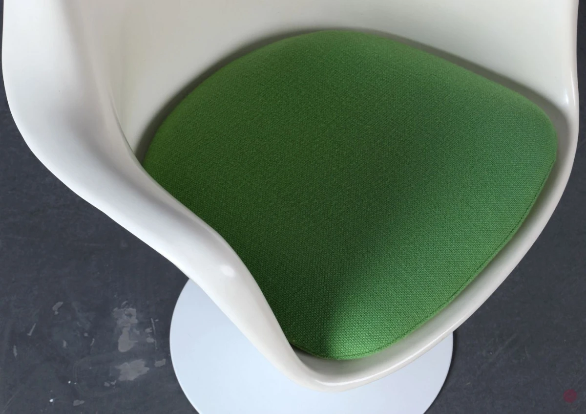 Knoll Tulip Chair Drehstuhl Weiß mit grünem Kissen gebraucht Knoll Tulip Chair Drehstuhl Weiß mit grünem Kissen gebraucht
