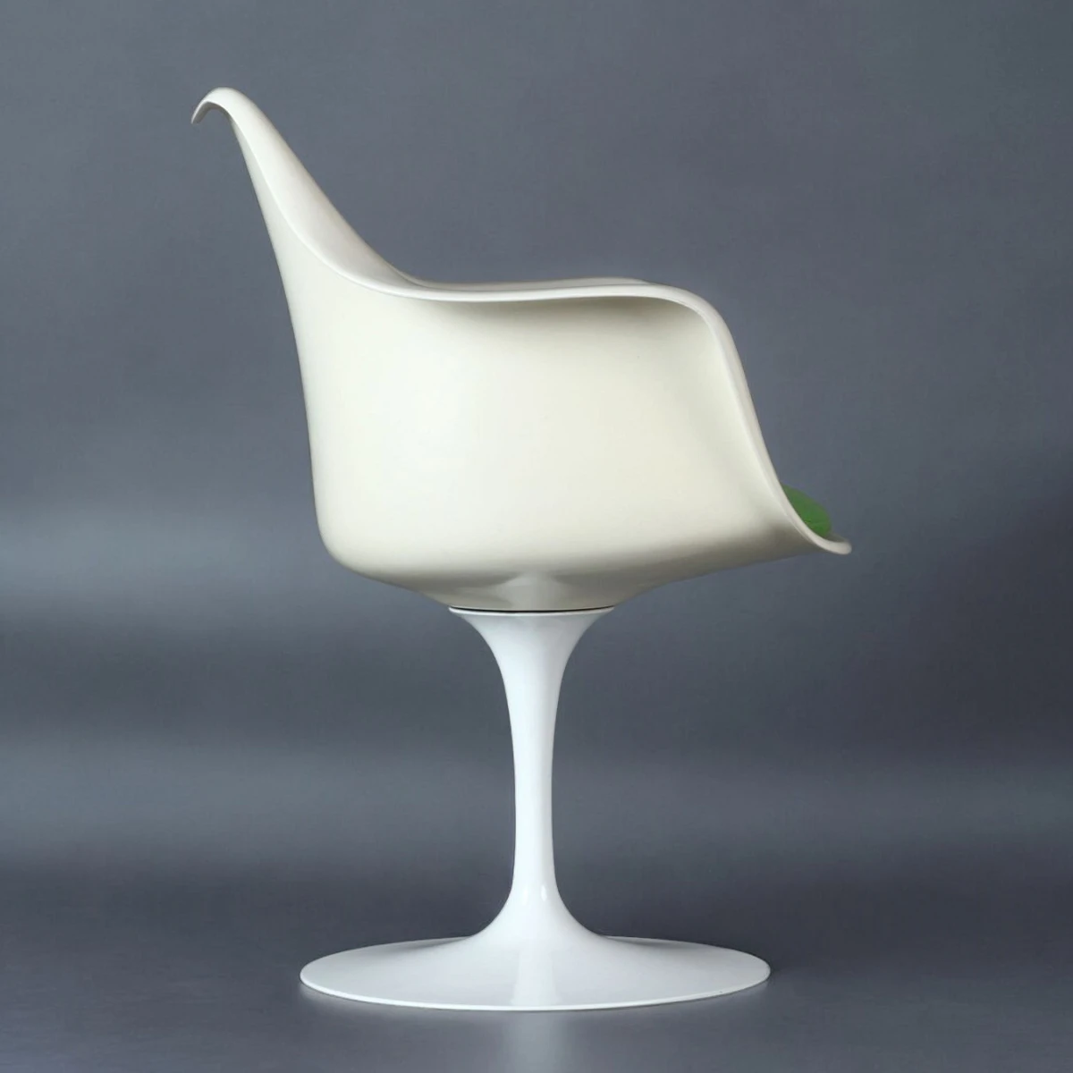 Knoll Tulip Chair Drehstuhl Weiß mit grünem Kissen gebraucht Knoll Tulip Chair Drehstuhl Weiß mit grünem Kissen gebraucht