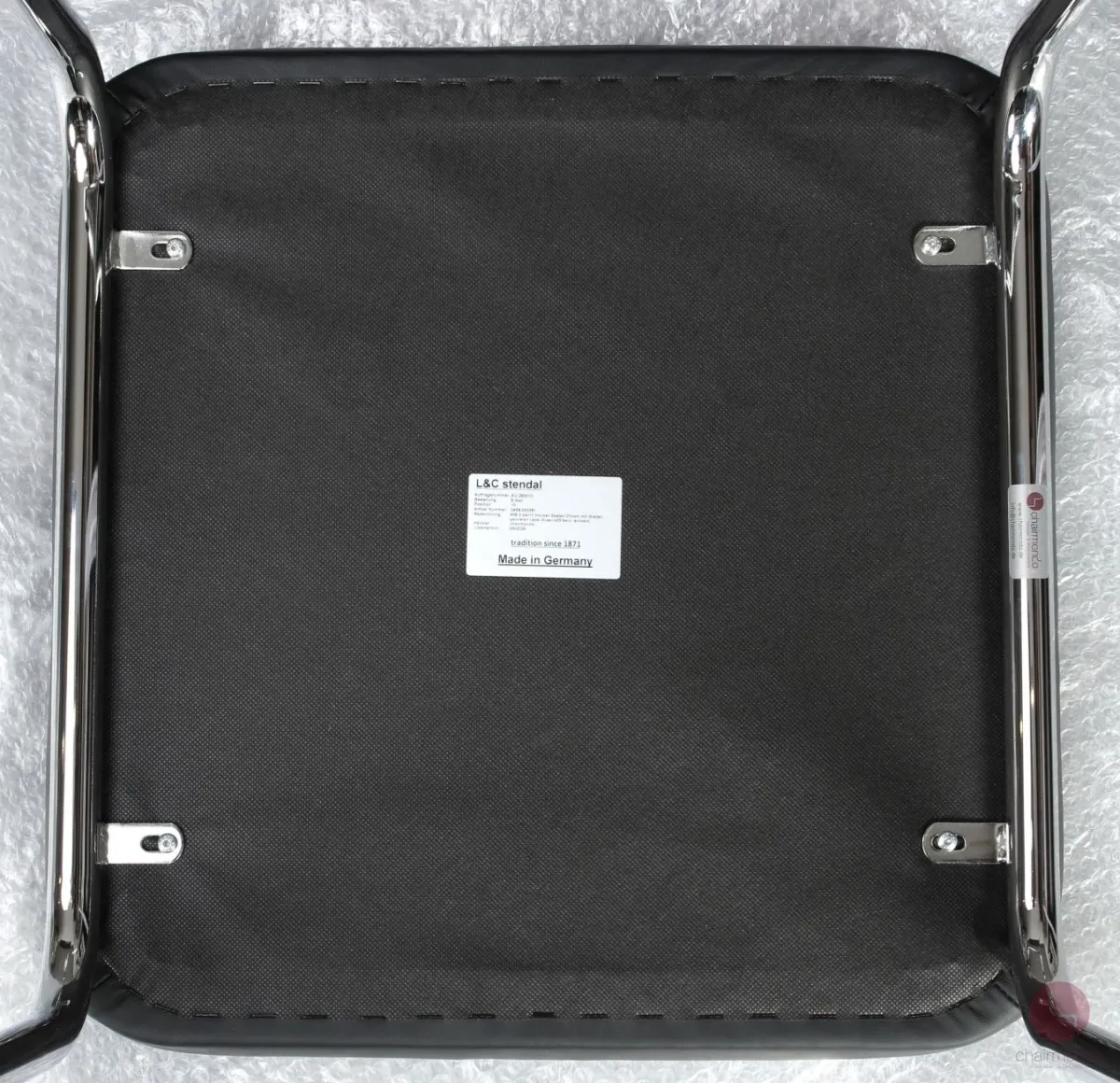 L&C stendal Bauhaus Hocker berlin Bezug Leder schwarz Gesetll verchromt