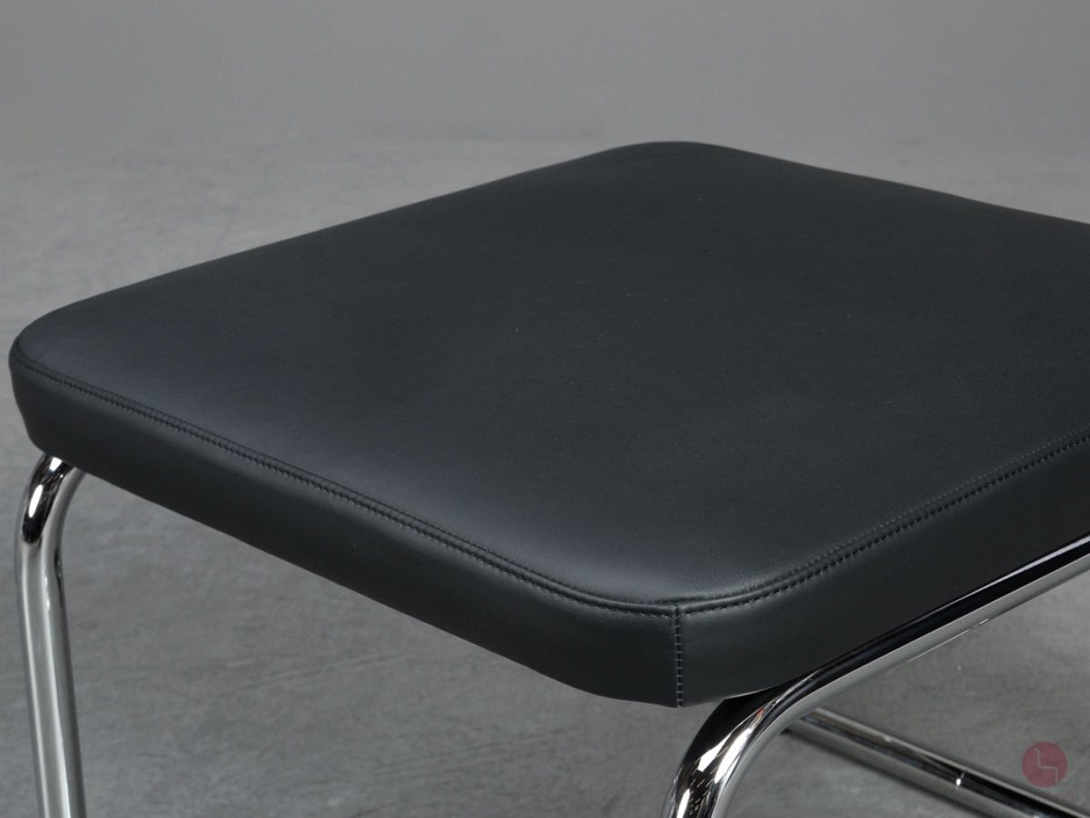 L&C stendal Bauhaus Hocker berlin Bezug Leder schwarz Gesetll verchromt