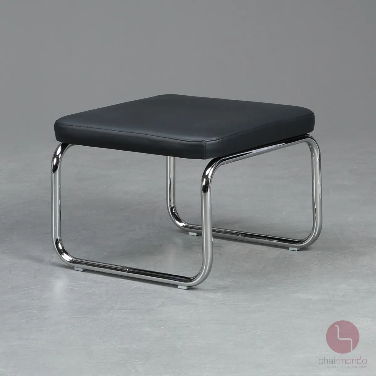 L&C stendal Bauhaus Hocker berlin Bezug Leder schwarz Gesetll verchromt