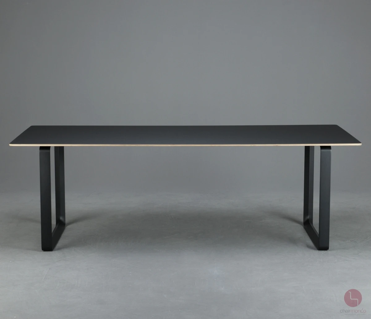 Muuto Esstisch in Schwarz mit Nanolaminate Platte und schwarzem Gestell gebraucht