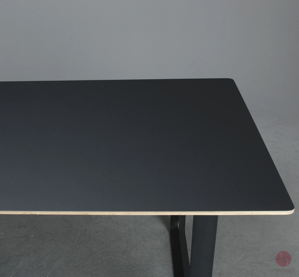 Muuto Esstisch in Schwarz mit Nanolaminate Platte und schwarzem Gestell gebraucht