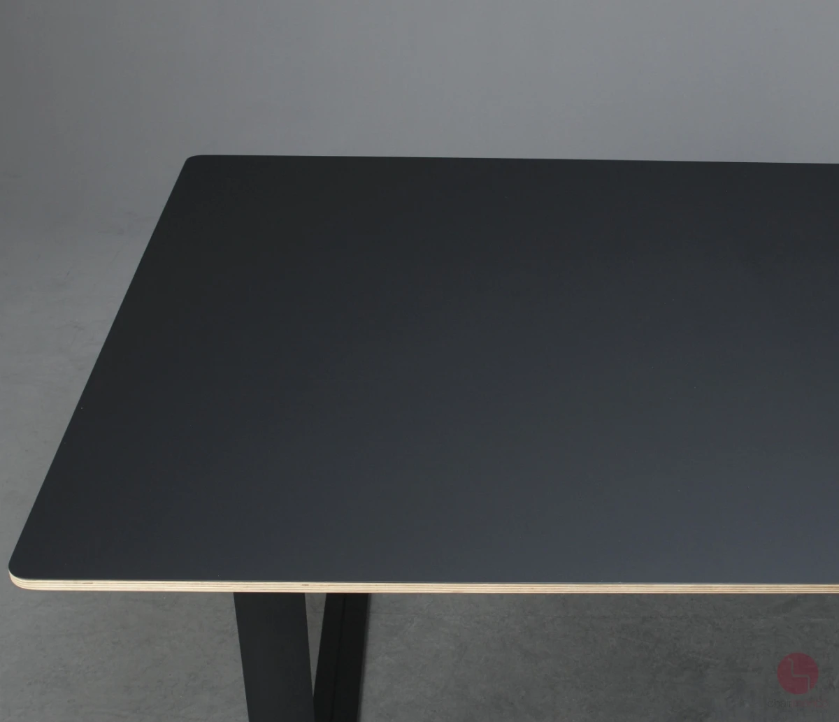 Muuto Esstisch in Schwarz mit Nanolaminate Platte und schwarzem Gestell gebraucht