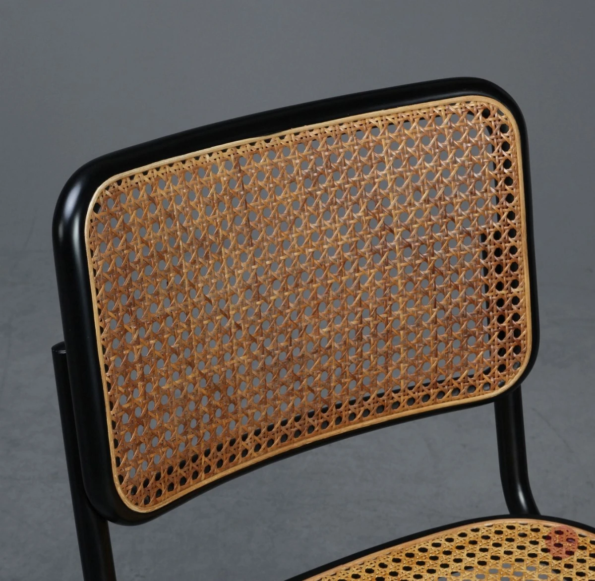 Thonet S32 Freischwinger, Gestell Schwarz mit Wiener Geflecht, gebraucht