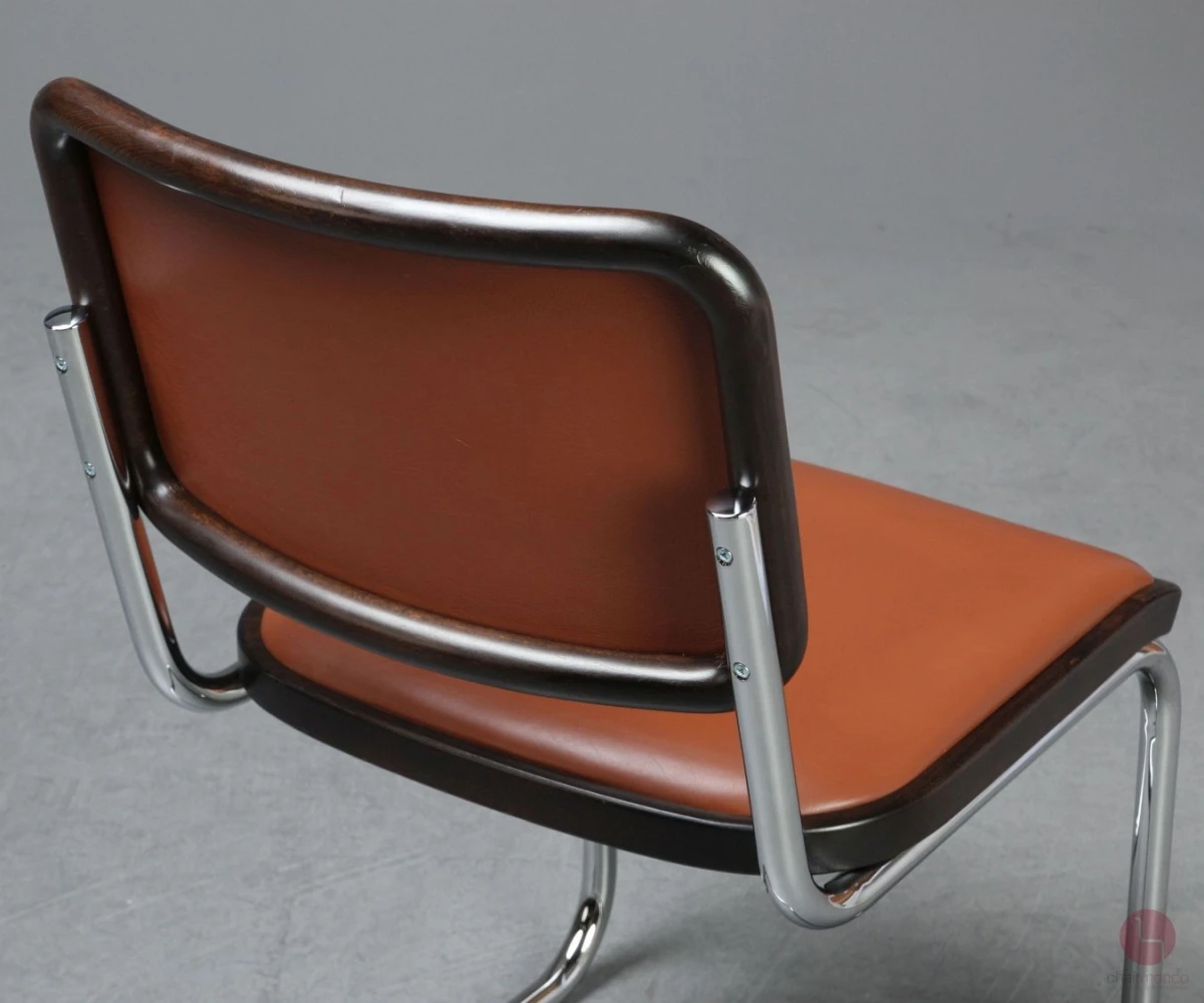 Thonet S32 P Freischwinger mit braunem Kunstleder Polster gebraucht Thonet S32 P Freischwinger mit braunem Kunstleder Polster gebraucht