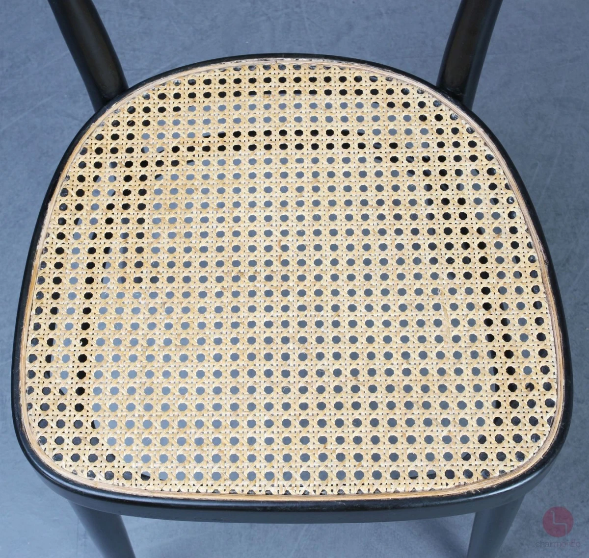 Thonet 215 R Kaffeehausstuhl Schwarz mit Wiener Geflecht gebraucht Thonet 215 R Kaffeehausstuhl Schwarz mit Wiener Geflecht gebraucht