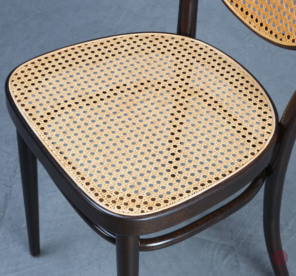 Thonet 215 R Kaffeehaus Stuhl Dunkelbraun gebraucht Thonet 215 R Kaffeehaus Stuhl Dunkelbraun gebraucht