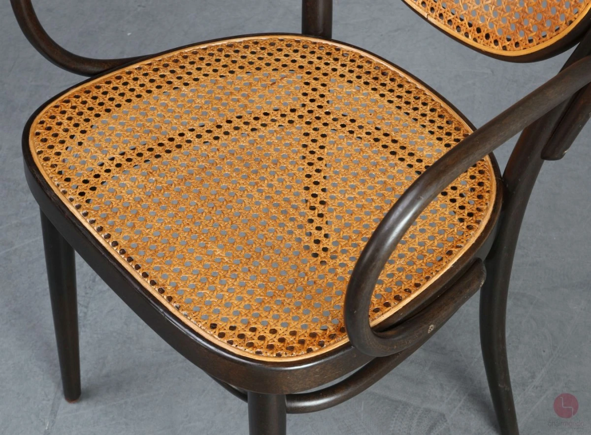 Thonet 215 RF Kaffeehaus Stuhl mit Armlehne Dunkelbraun gebraucht Thonet 215 RF Kaffeehaus Stuhl mit Armlehne Dunkelbraun gebraucht
