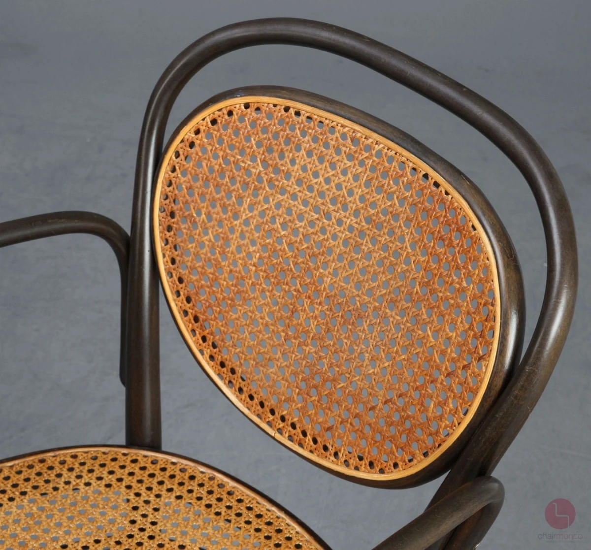 Thonet 215 RF Kaffeehaus Stuhl mit Armlehne Dunkelbraun gebraucht Thonet 215 RF Kaffeehaus Stuhl mit Armlehne Dunkelbraun gebraucht