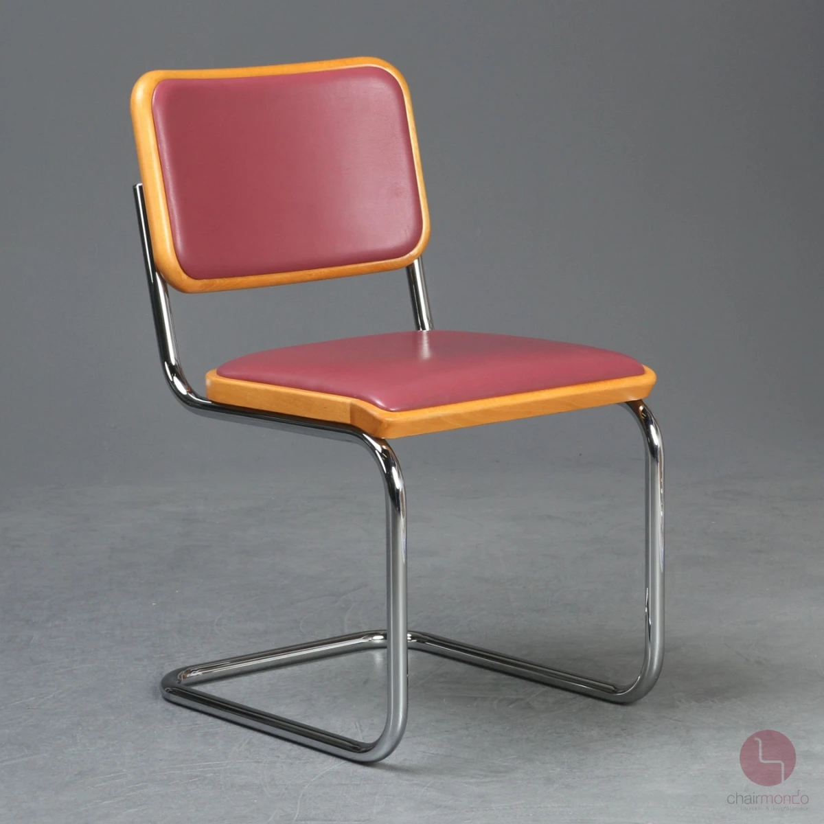 Thonet S32 P Freischwinger mit rotem Kunstleder Polster gebraucht Thonet S32 P Freischwinger mit rotem Kunstleder Polster gebraucht