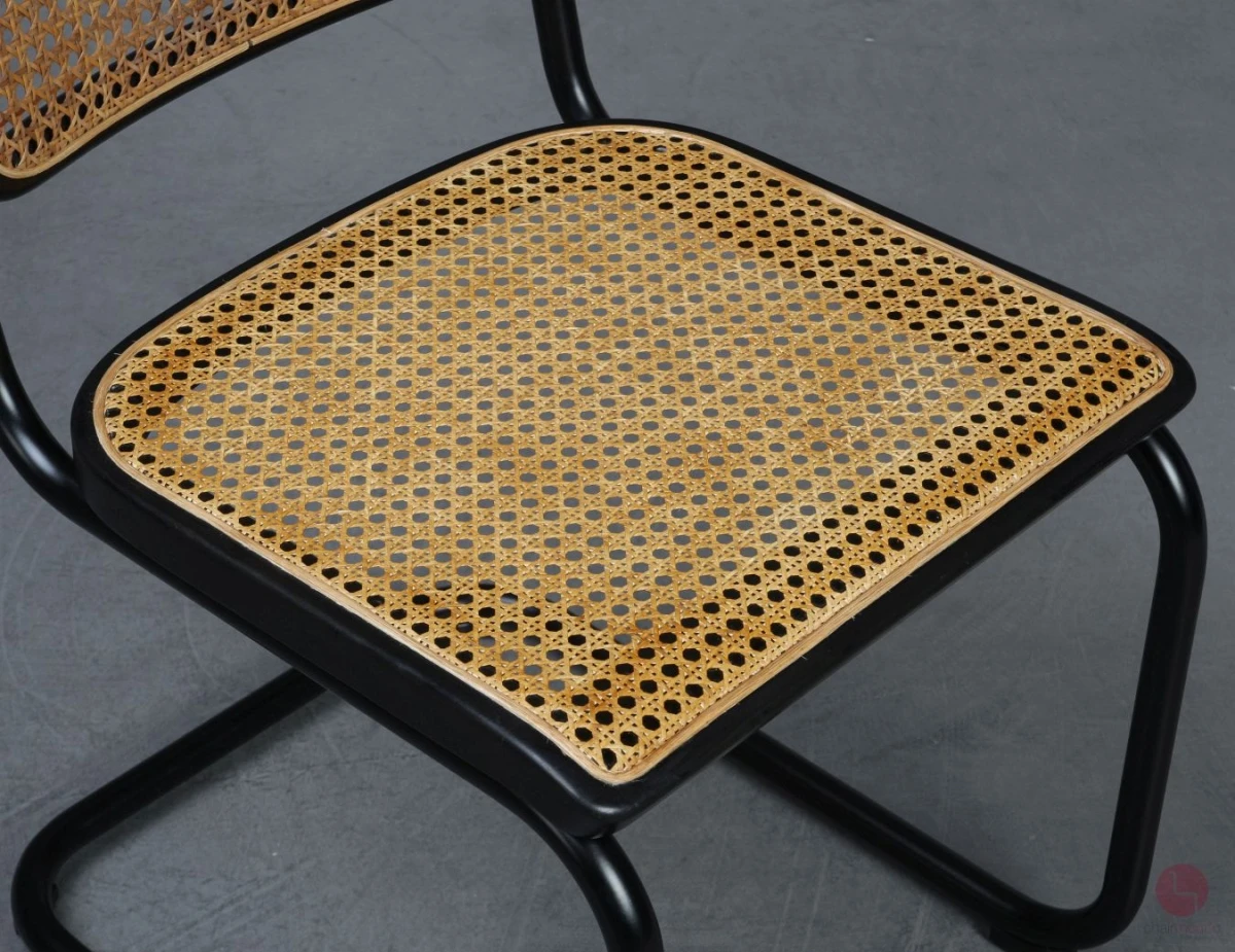 Thonet S32 Freischwinger, Gestell Schwarz mit Wiener Geflecht, gebraucht