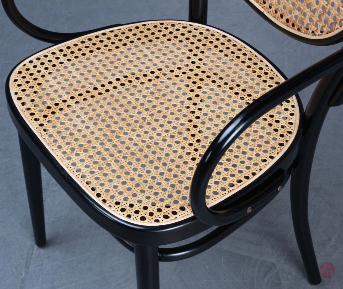 Thonet 215 RF Kaffeehaus Stuhl mit Armlehne Schwarz gebraucht Thonet 215 RF Kaffeehaus Stuhl mit Armlehne Schwarz gebraucht