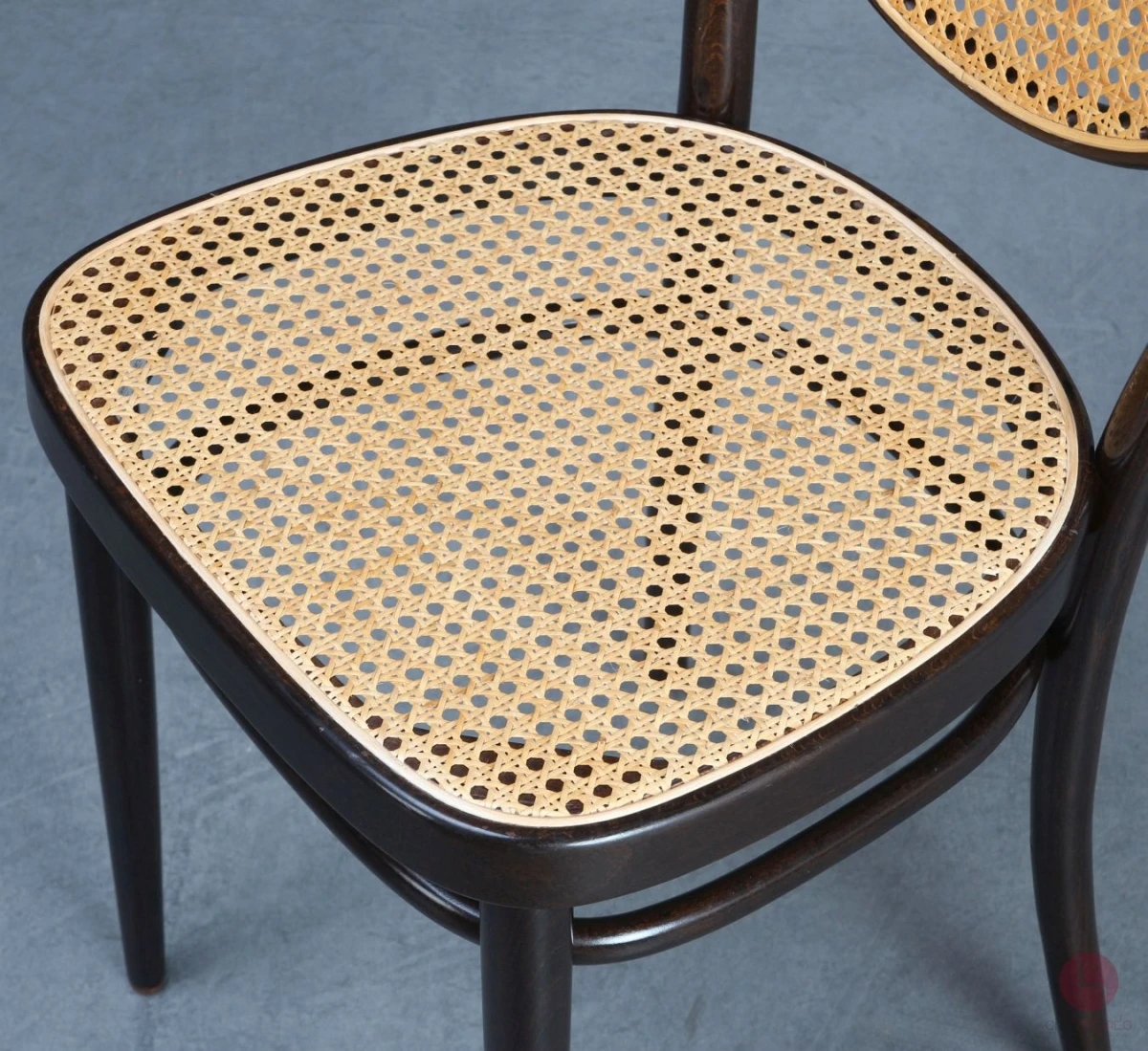 Thonet 215 R Kaffeehaus Stuhl Dunkelbraun gebraucht Thonet 215 R Kaffeehaus Stuhl Dunkelbraun gebraucht
