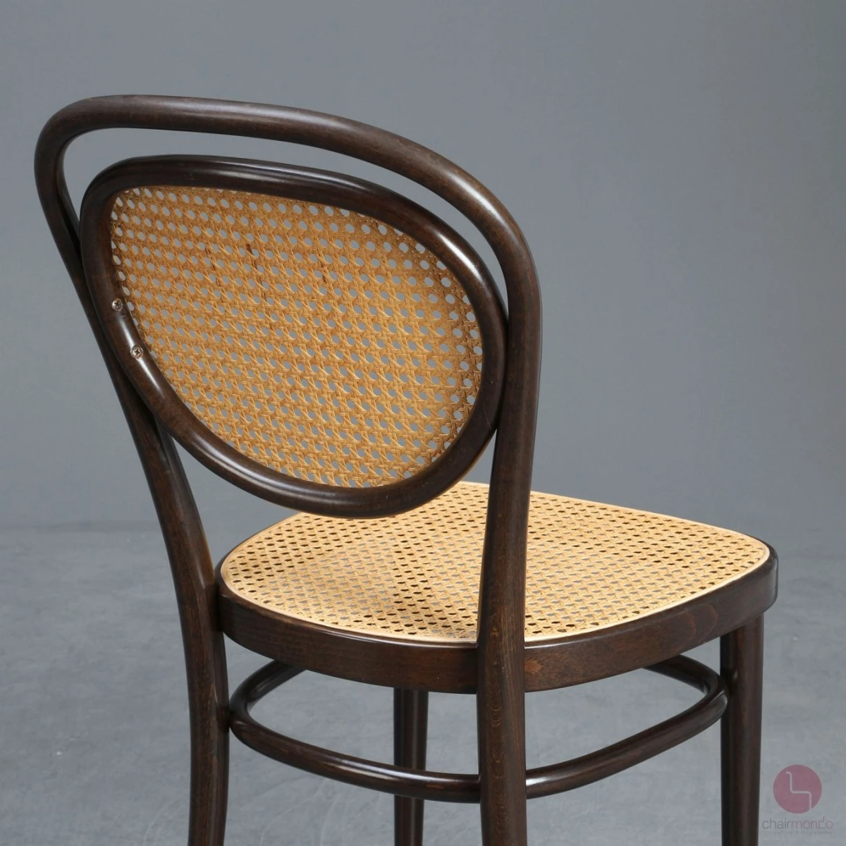 Thonet 215 R Kaffeehaus Stuhl Dunkelbraun gebraucht Thonet 215 R Kaffeehaus Stuhl Dunkelbraun gebraucht