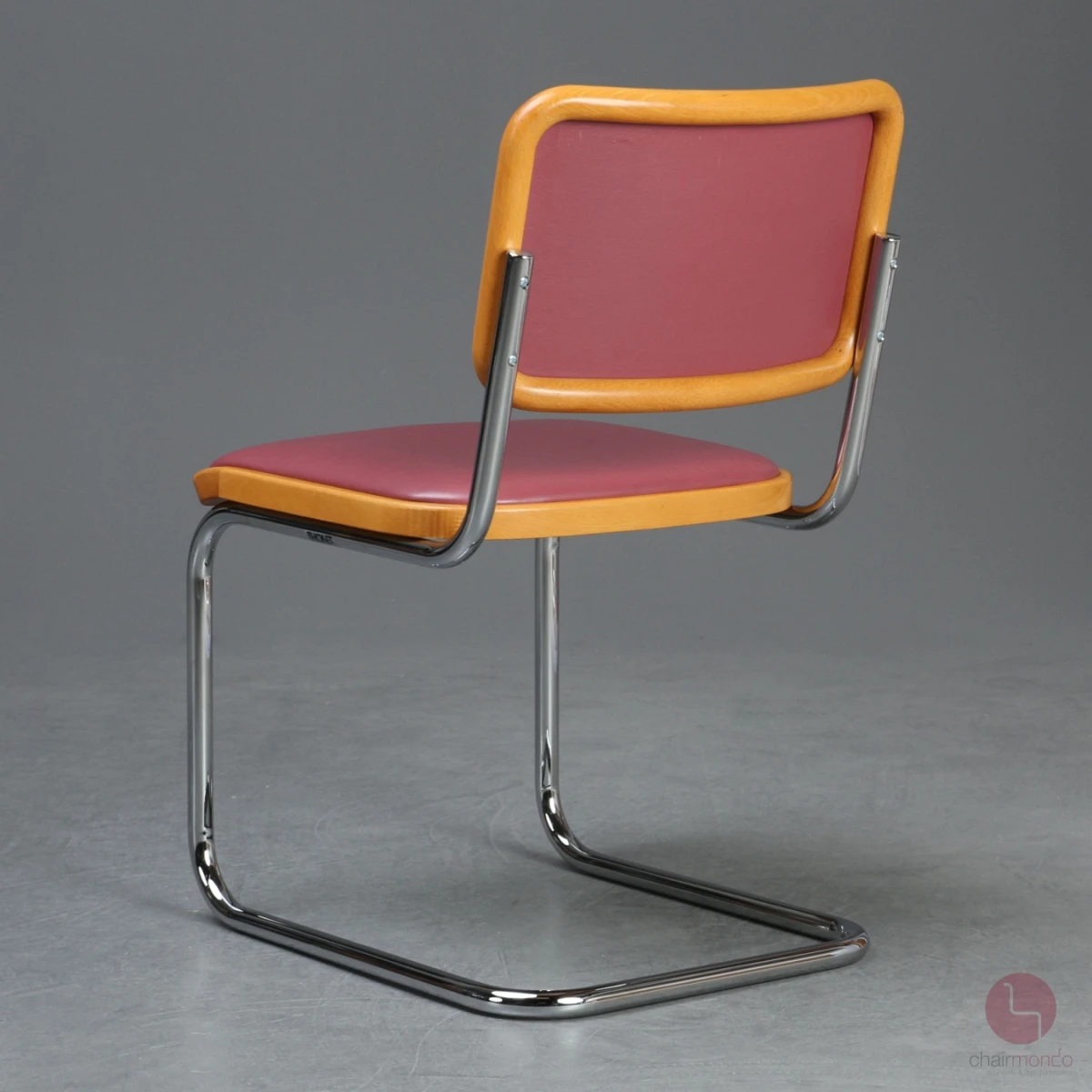 Thonet S32 P Freischwinger mit rotem Kunstleder Polster gebraucht Thonet S32 P Freischwinger mit rotem Kunstleder Polster gebraucht