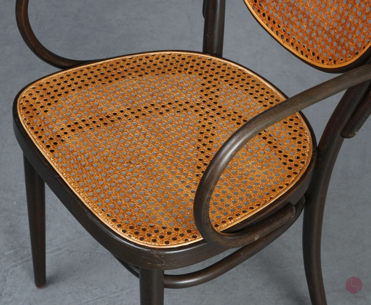 Thonet 215 RF Kaffeehaus Stuhl mit Armlehne Dunkelbraun gebraucht Thonet 215 RF Kaffeehaus Stuhl mit Armlehne Dunkelbraun gebraucht