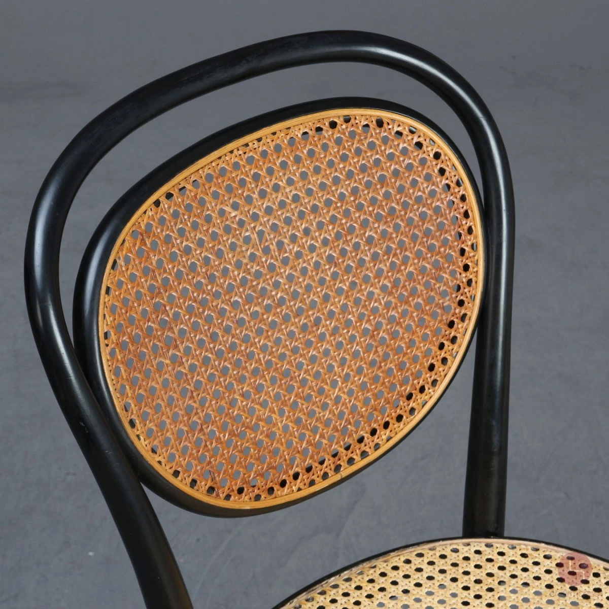 Thonet 215 R Kaffeehausstuhl Schwarz mit Wiener Geflecht gebraucht Thonet 215 R Kaffeehausstuhl Schwarz mit Wiener Geflecht gebraucht