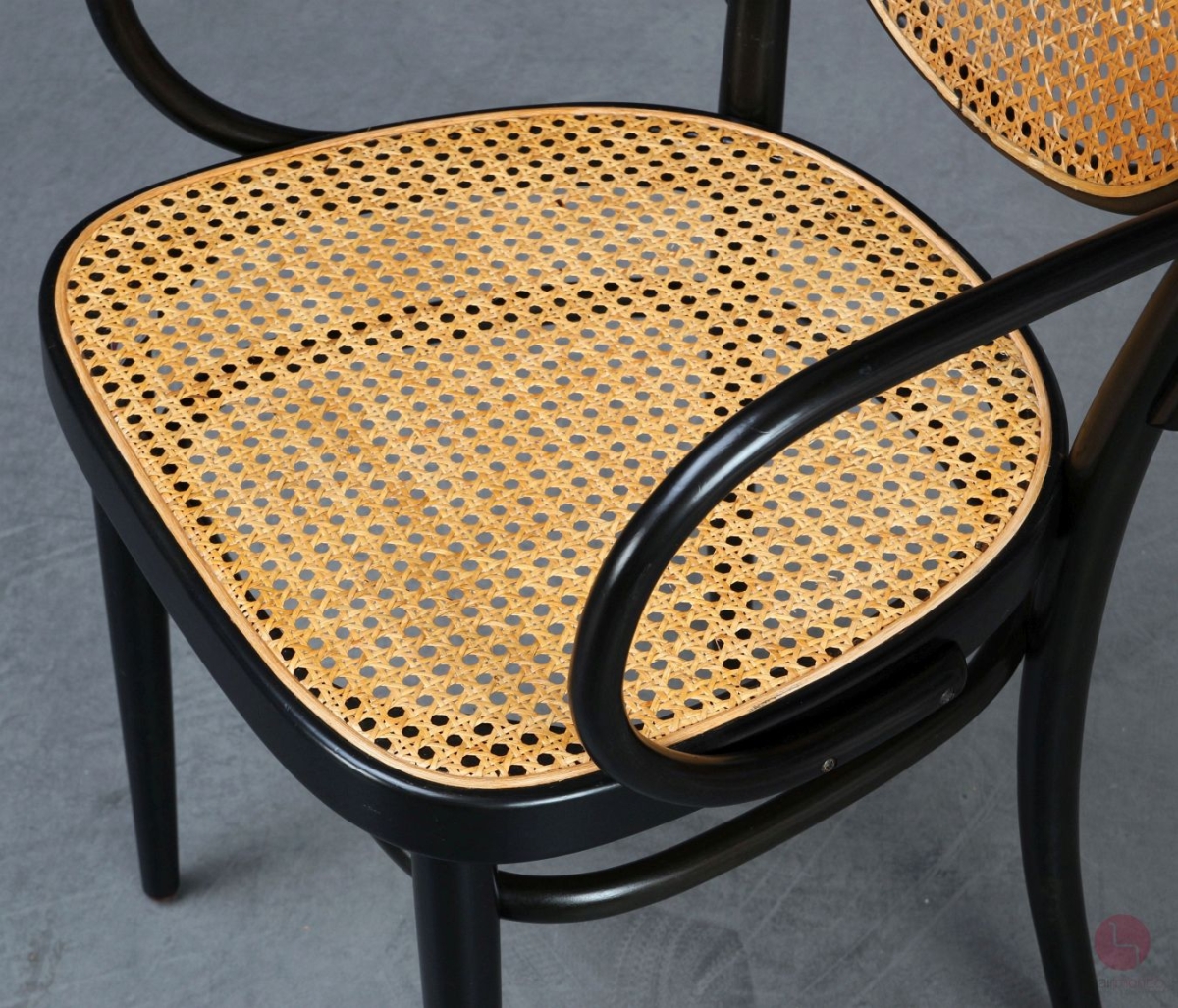 Thonet 215 RF Kaffeehaus Stuhl mit Armlehne Schwarz gebraucht