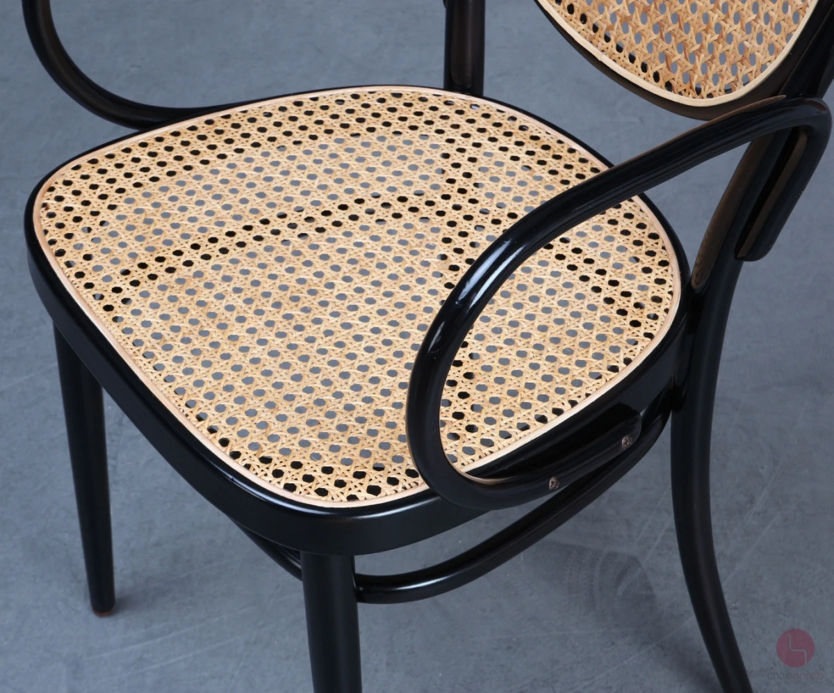 Thonet 215 RF Kaffeehaus Stuhl mit Armlehne Schwarz gebraucht Thonet 215 RF Kaffeehaus Stuhl mit Armlehne Schwarz gebraucht