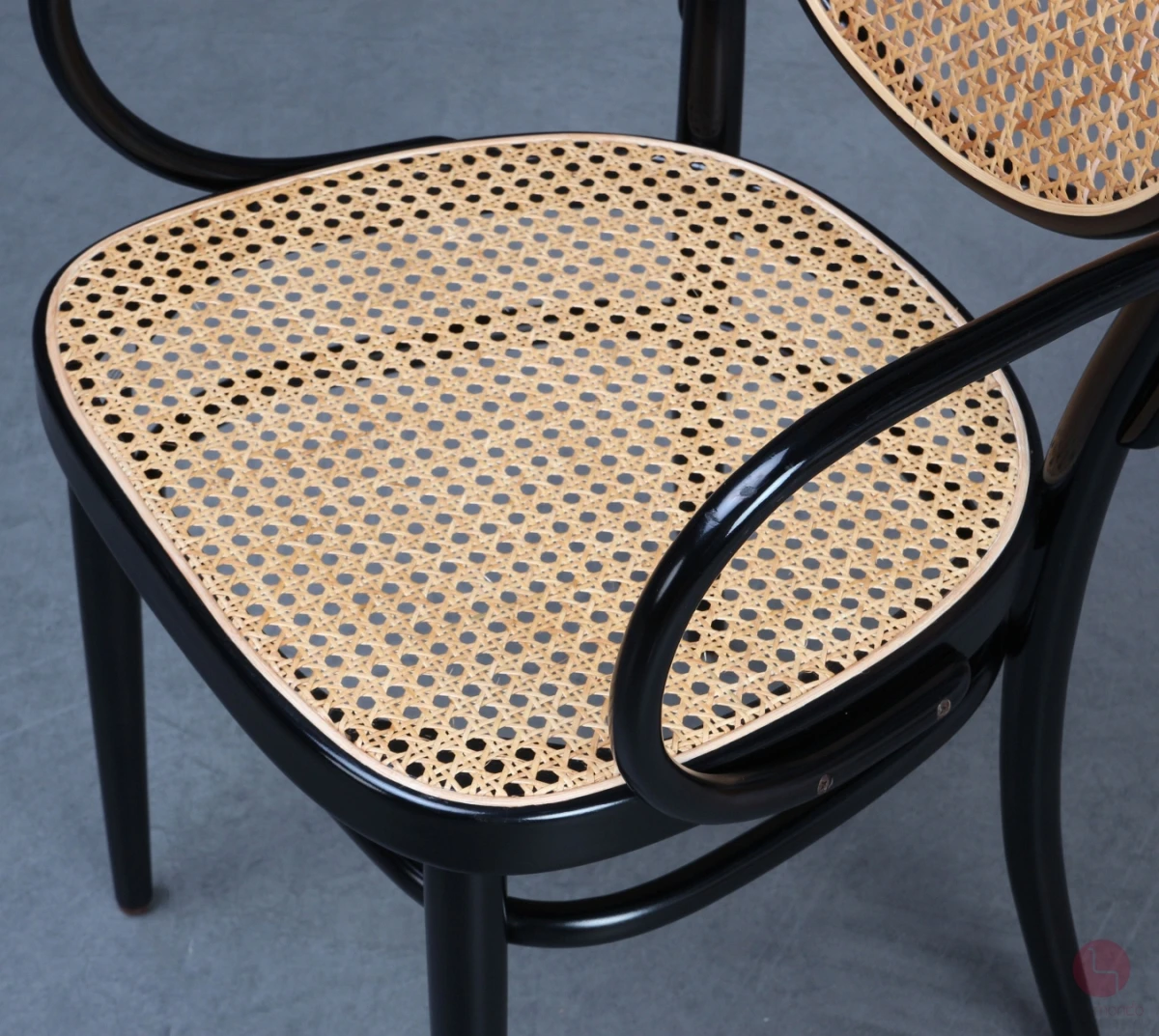 Thonet 215 RF Kaffeehaus Stuhl mit Armlehne Schwarz gebraucht Thonet 215 RF Kaffeehaus Stuhl mit Armlehne Schwarz gebraucht