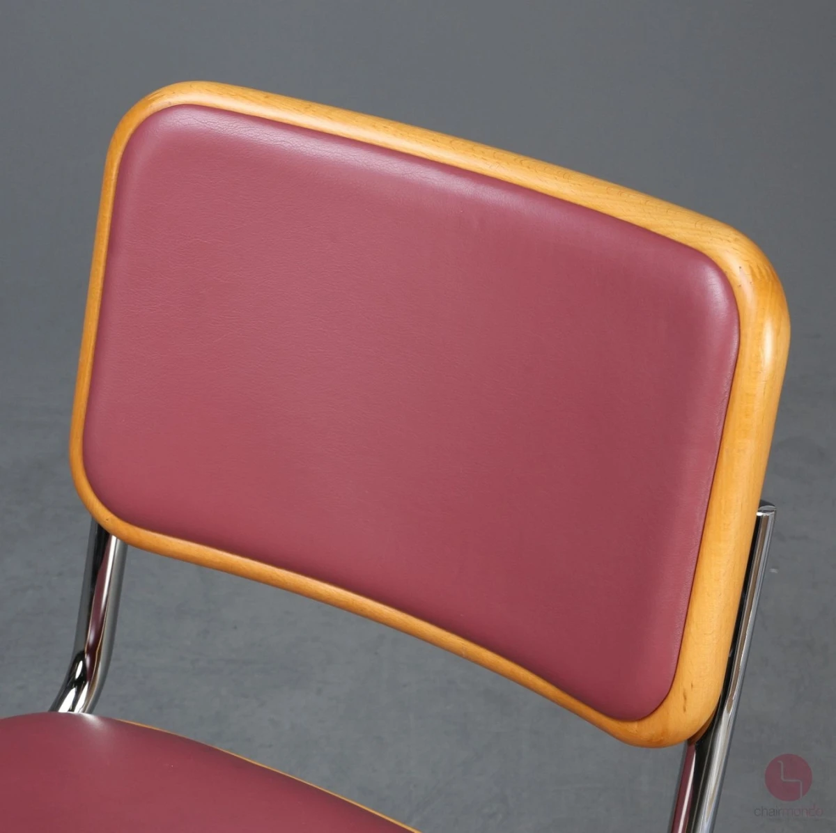 Thonet S32 P Freischwinger mit rotem Kunstleder Polster gebraucht Thonet S32 P Freischwinger mit rotem Kunstleder Polster gebraucht