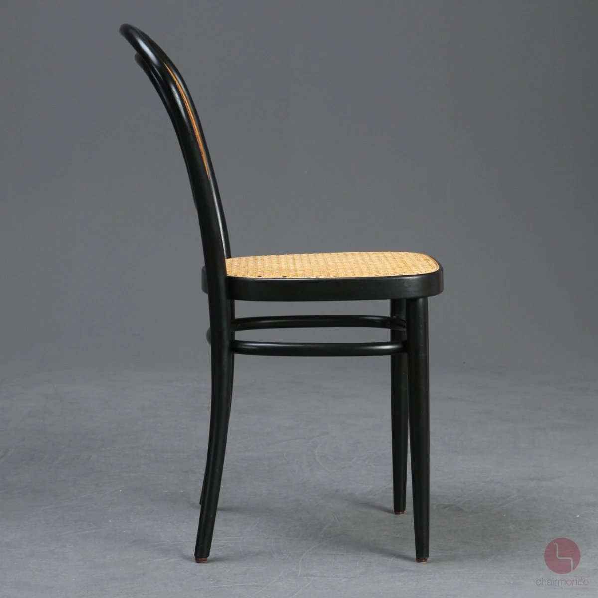 Thonet 215 R Kaffeehausstuhl Schwarz mit Wiener Geflecht gebraucht Thonet 215 R Kaffeehausstuhl Schwarz mit Wiener Geflecht gebraucht