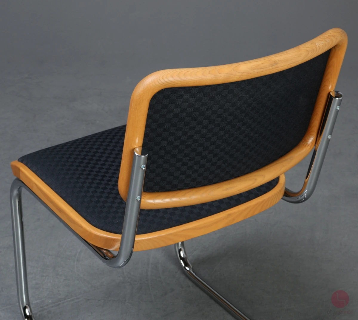 Thonet S23 P Freischwinger mit Stoff Polster Schwarz Thonet S23 P Freischwinger mit Stoff Polster Schwarz