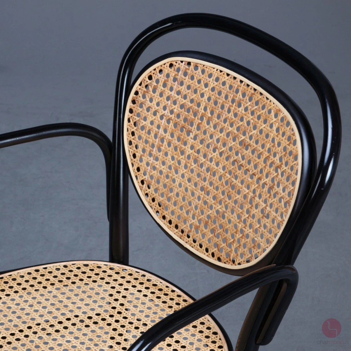 Thonet 215 RF Kaffeehaus Stuhl mit Armlehne Schwarz gebraucht Thonet 215 RF Kaffeehaus Stuhl mit Armlehne Schwarz gebraucht