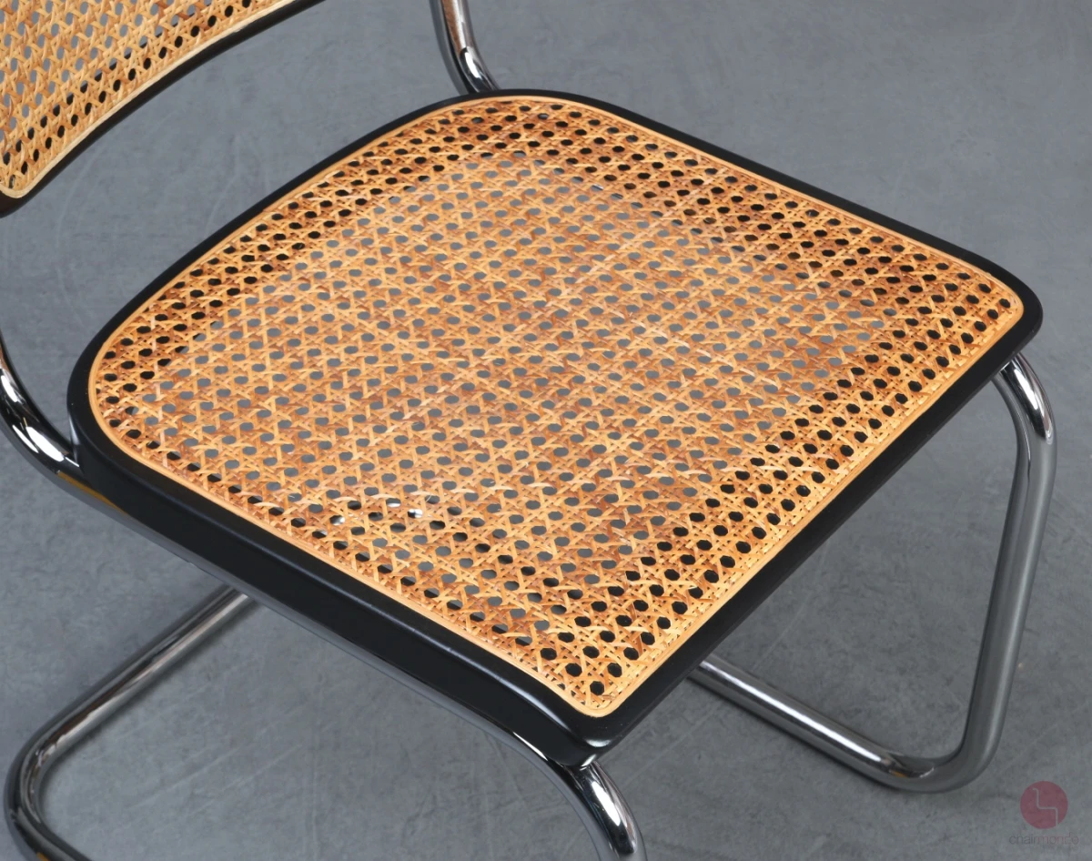 Thonet S32 Freischwinger mit Wiener Geflecht und schöner Patina gebraucht Thonet S32 Freischwinger mit Wiener Geflecht und schöner Patina gebraucht