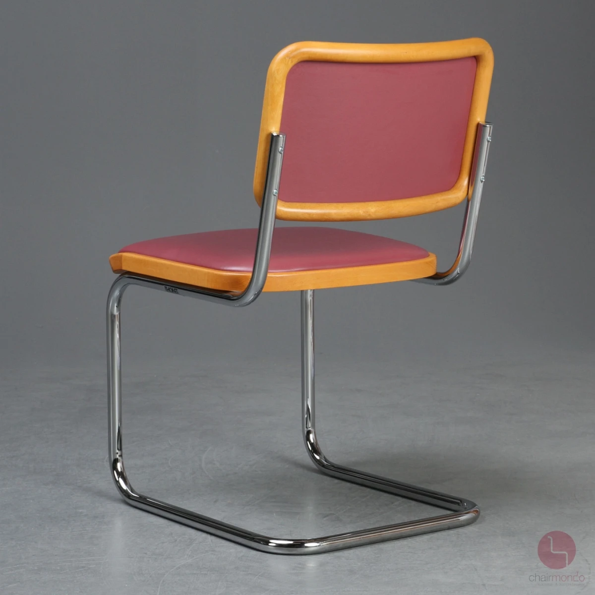 Thonet S32 P Freischwinger mit rotem Kunstleder Polster gebraucht Thonet S32 P Freischwinger mit rotem Kunstleder Polster gebraucht