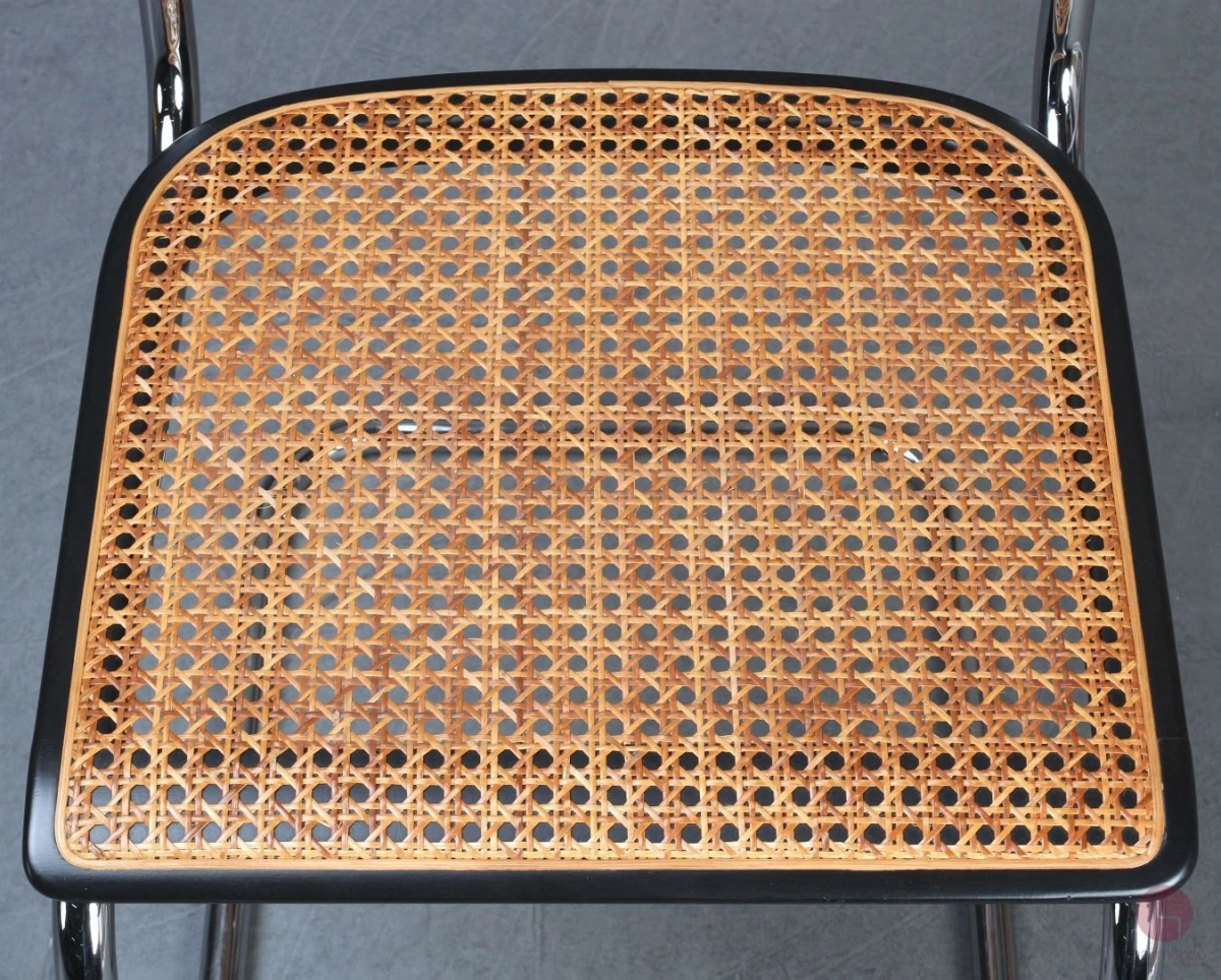 Thonet S32 Freischwinger mit Wiener Geflecht und schöner Patina gebraucht Thonet S32 Freischwinger mit Wiener Geflecht und schöner Patina gebraucht