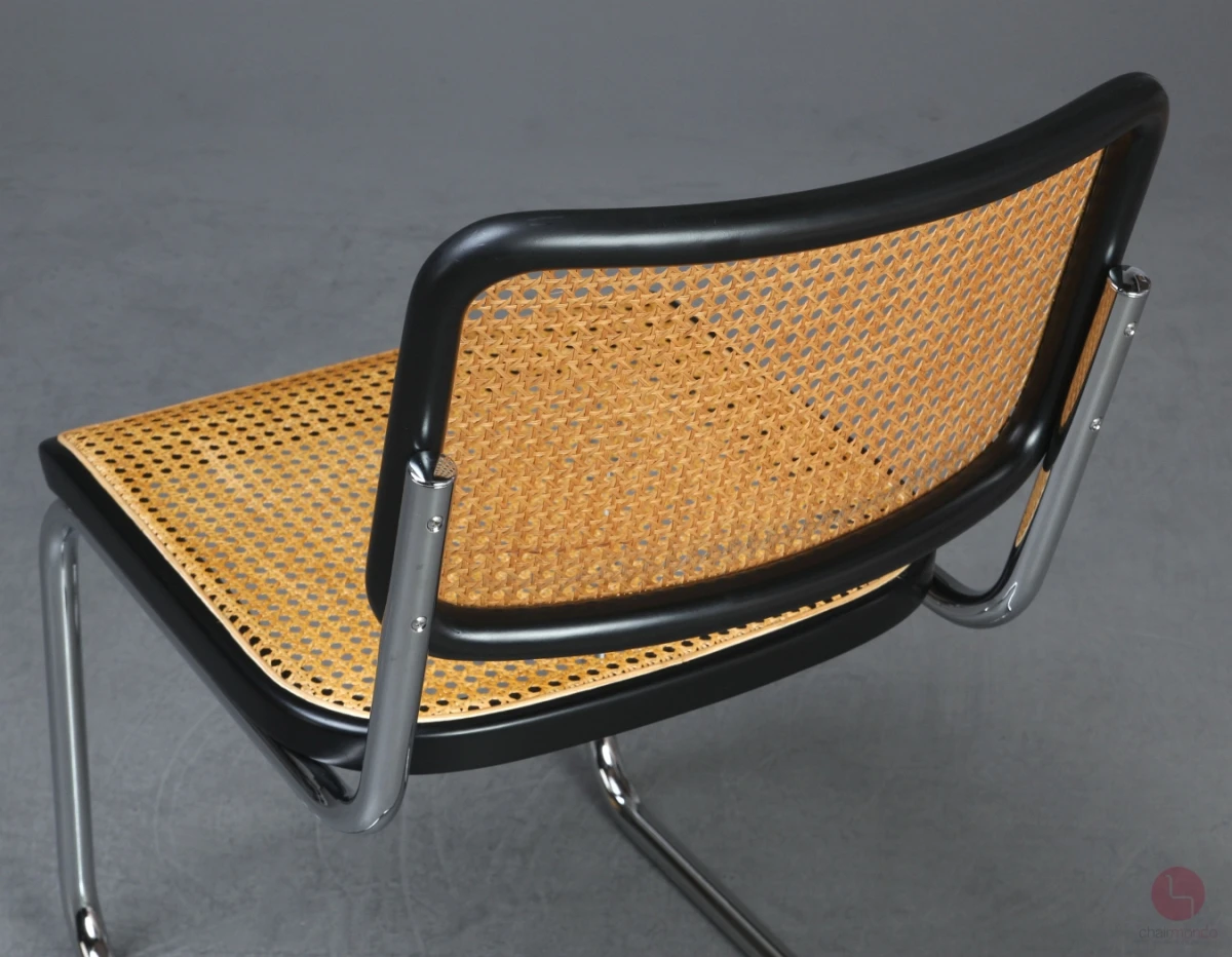 Thonet S32 Freischwinger mit Wiener Geflecht und schöner Patina gebraucht Thonet S32 Freischwinger mit Wiener Geflecht und schöner Patina gebraucht