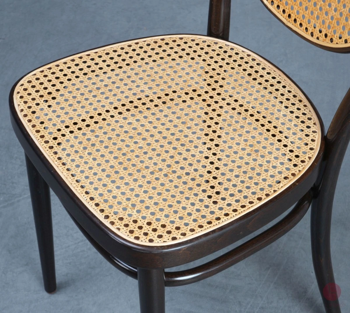 Thonet 215 R Kaffeehaus Stuhl Dunkelbraun gebraucht Thonet 215 R Kaffeehaus Stuhl Dunkelbraun gebraucht